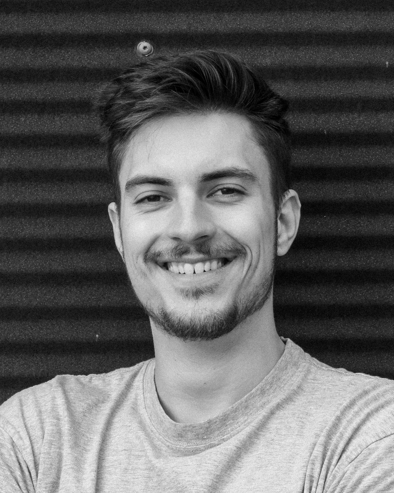 Maximilian Kert – Yogalehrer und Flexibility-Coach im Team Sven Kalus Personal Training Mannheim